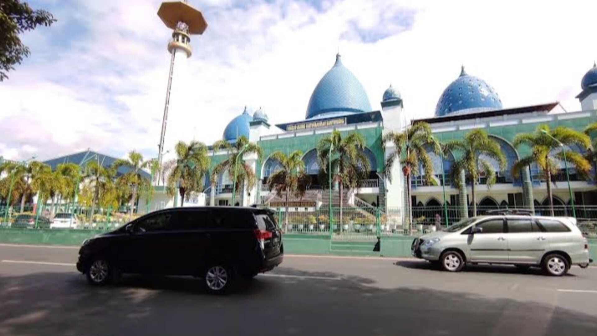 Dapatkan penawaran terbaik untuk pemesanan travel Malang Madiun dengan menggunakan armada yang bersih